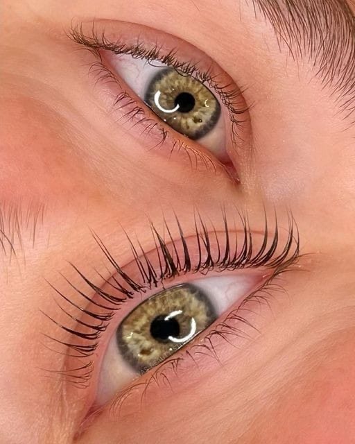 Beauté du regard : teinture des cils et sourcils ou rehaussement des cils pour intensifier le regard